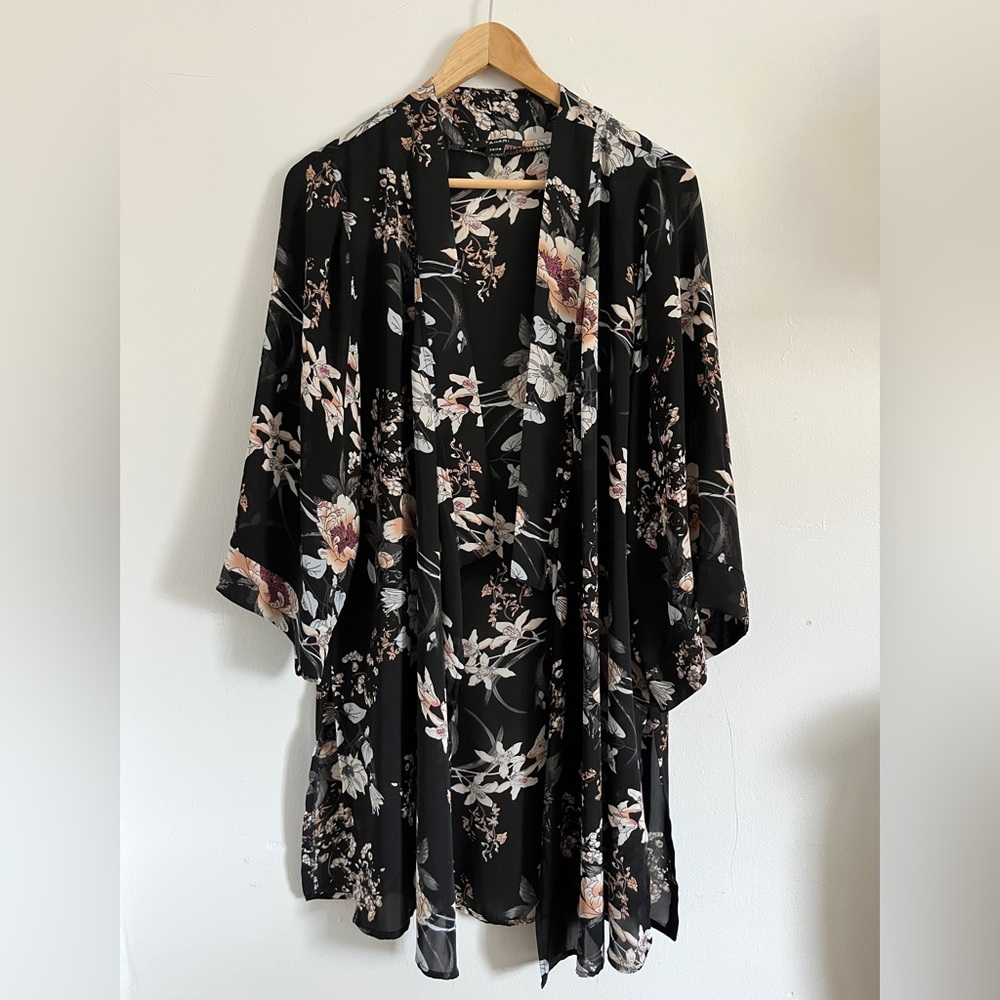 Gorgeous floral open front robe / coverup / cardigan